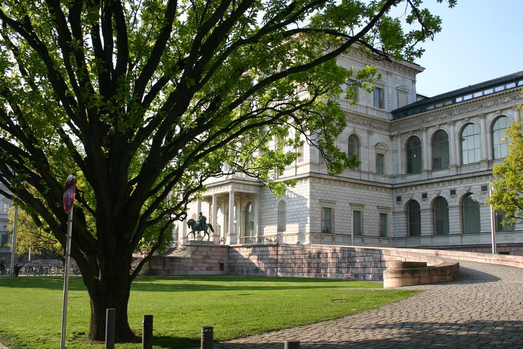 Hotel Hauser An Der Universitaet Monachium Zewnętrze zdjęcie